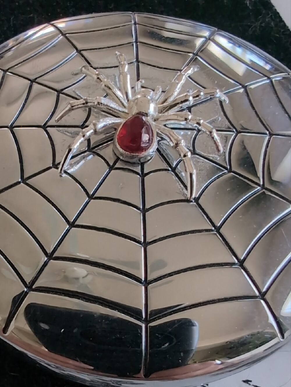 Bésame Spider Web Compact Mirror Limited edition In Original Box - Picture 6 of 8